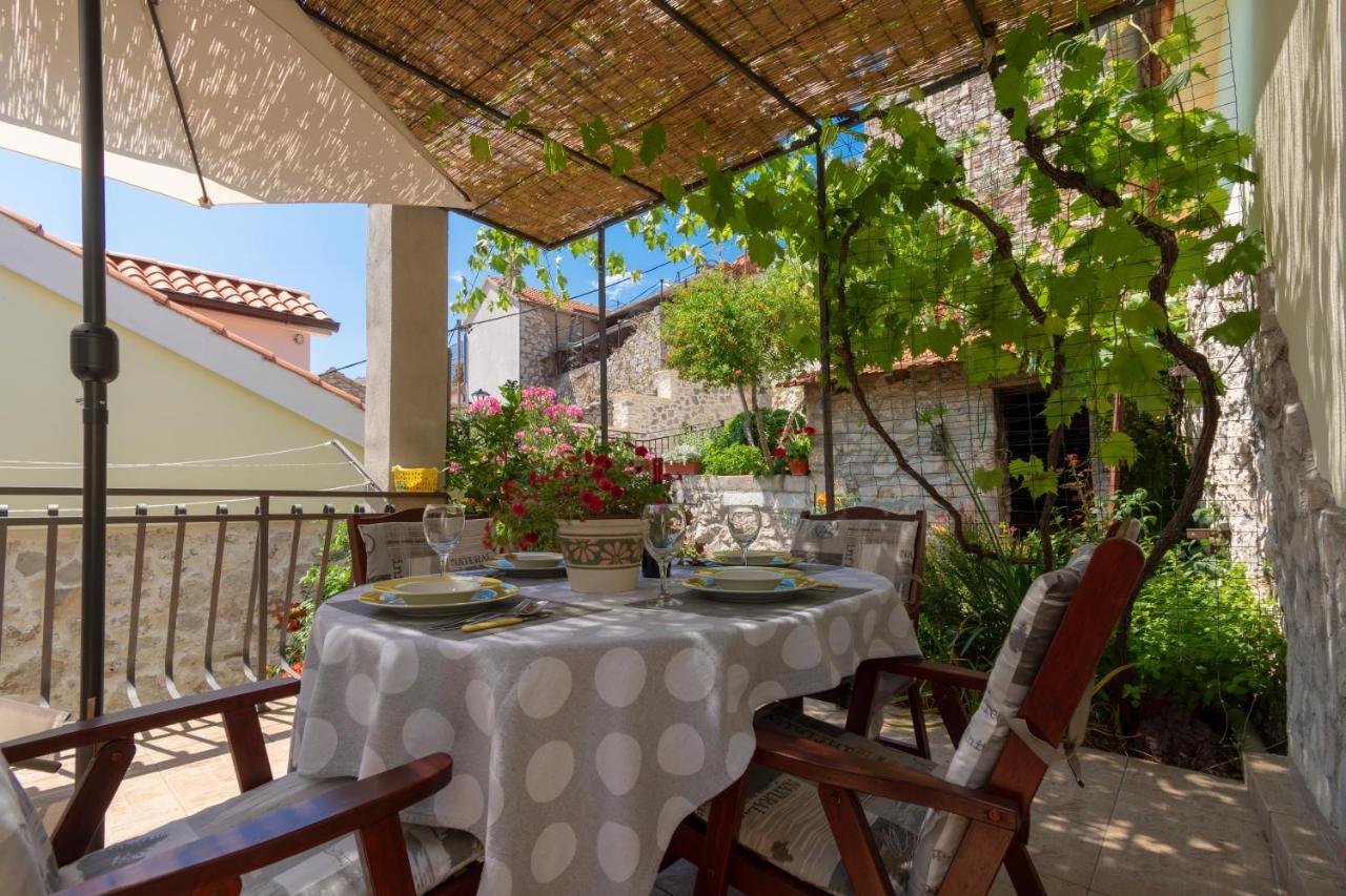 Mediterranean Terrace Apartment With Bikes & Sup Skradin Exterior foto